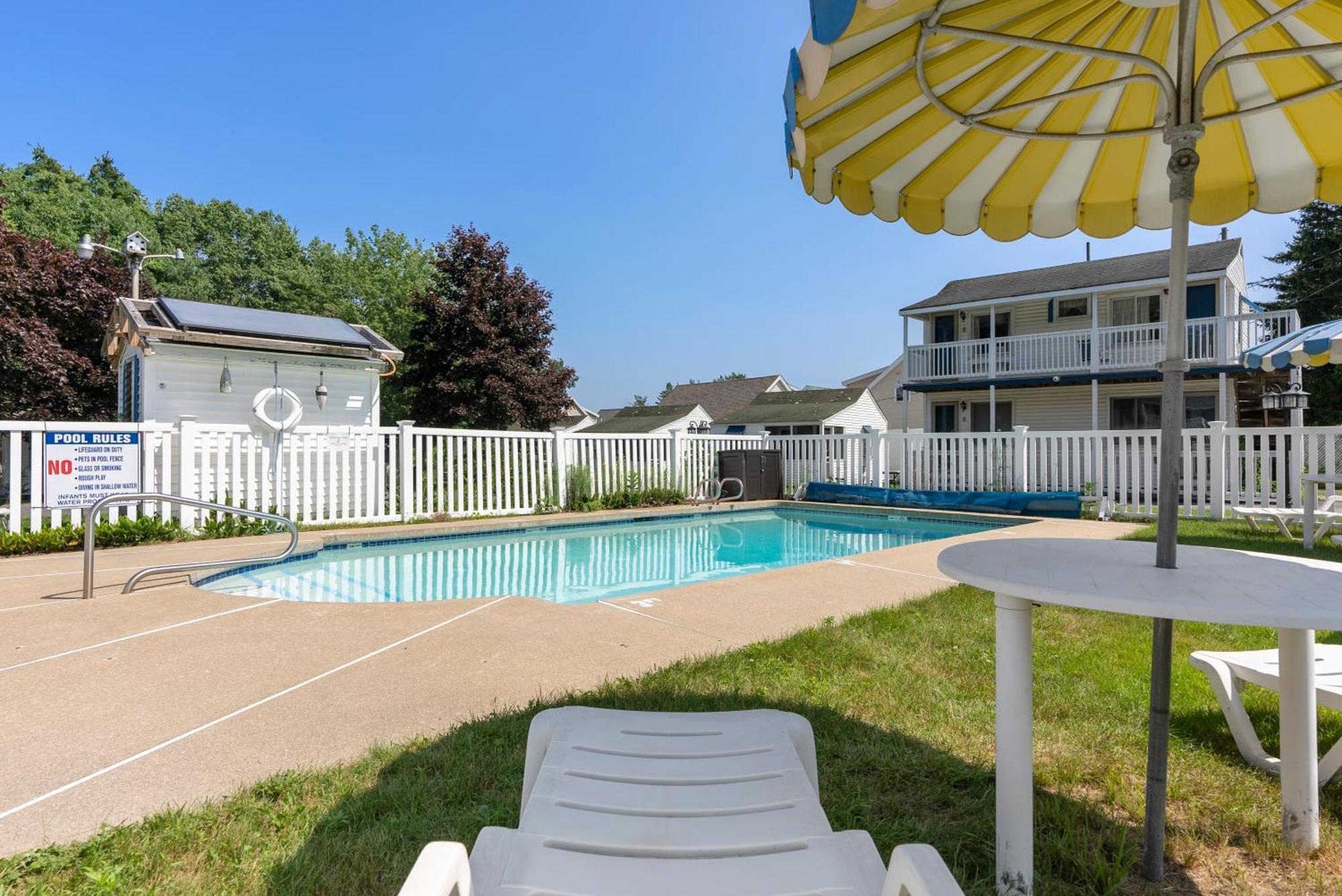 The Beaches Guestrooms And Cottages Уэллс Экстерьер фото